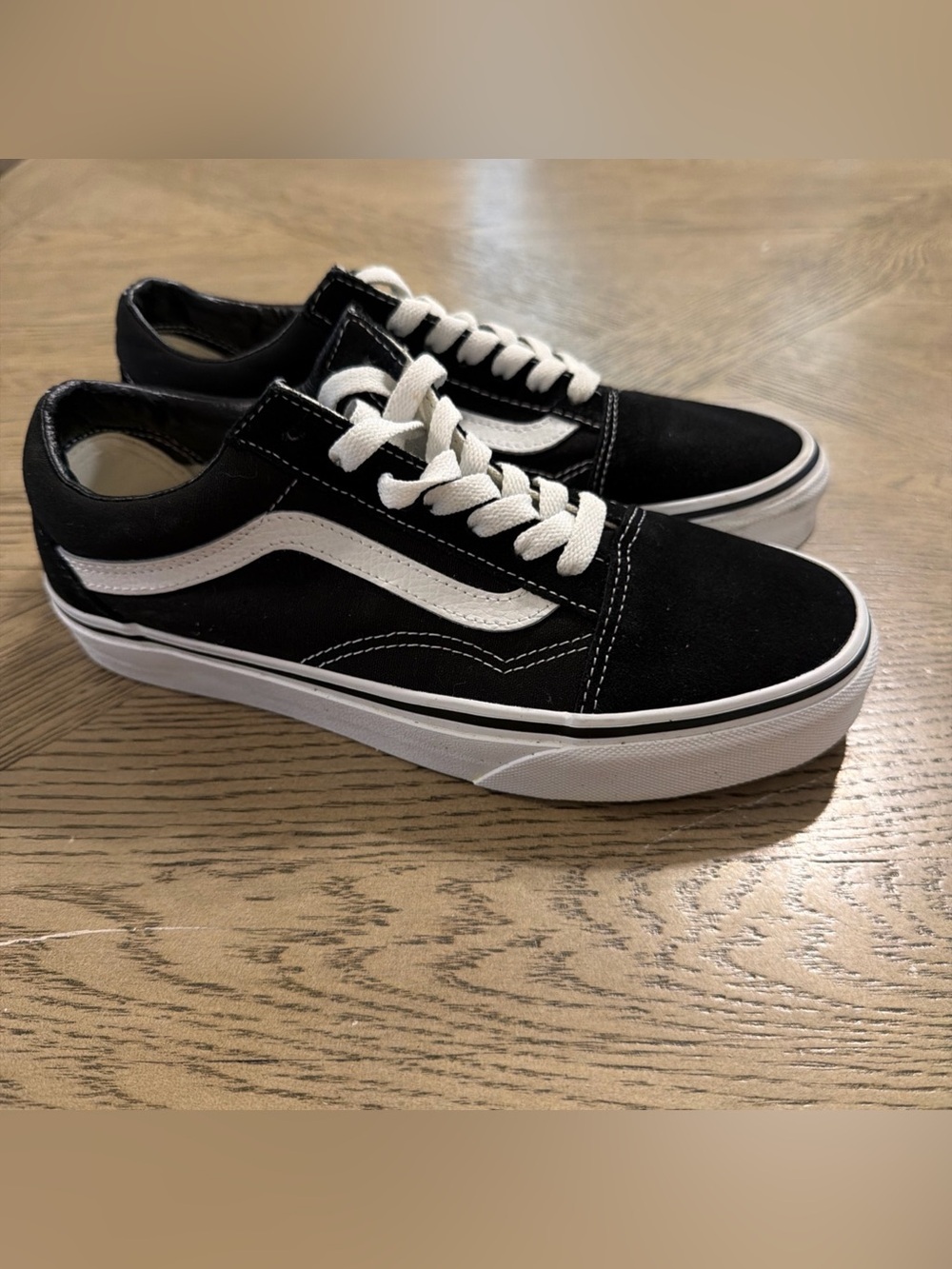 Brand New Vans Brooklyn LS Sneaker Skate Shoes Womens Size M5.5W7